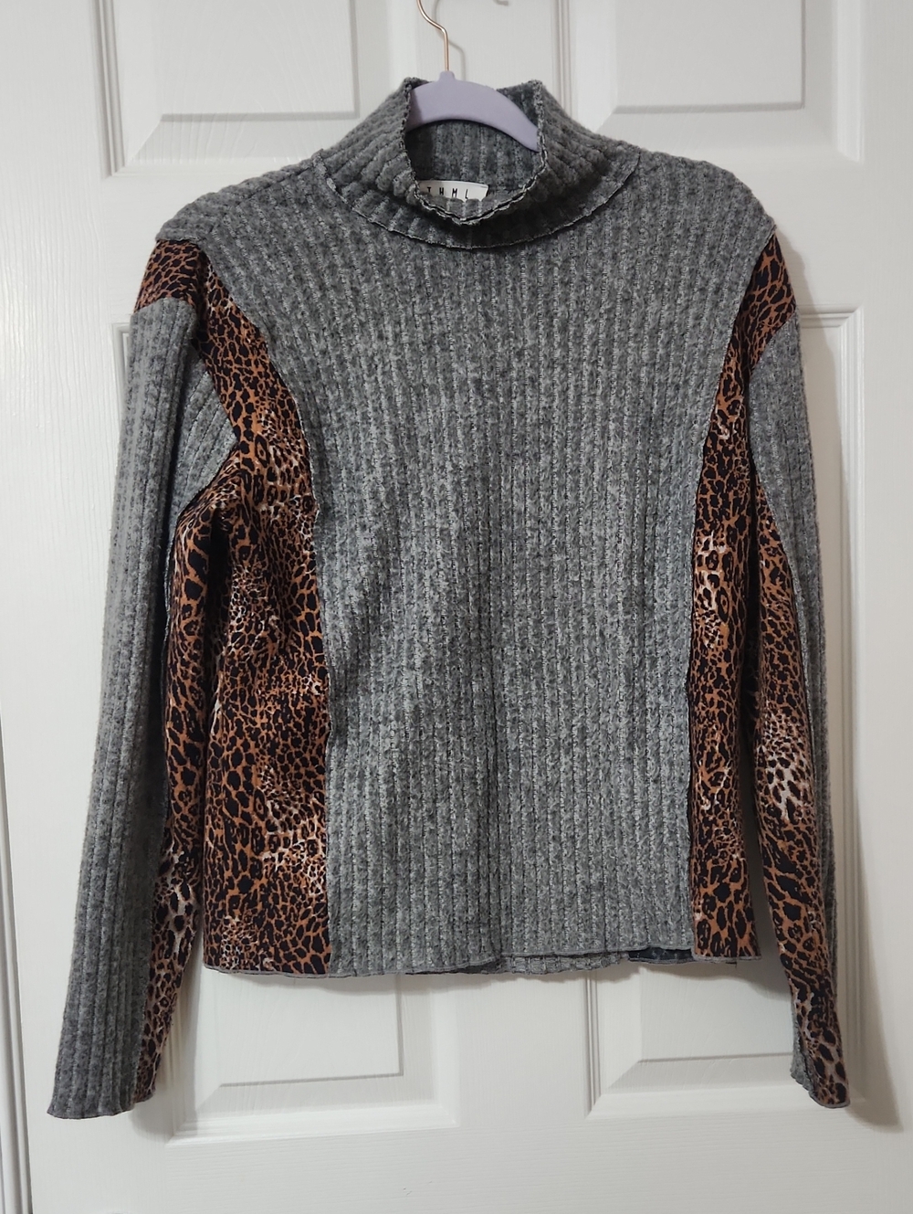 Fall Cozy Casual Chic THML Gray Ribbed Turtleneck Sweater with Leopard Print